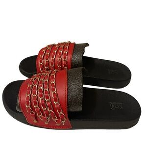 Chain slipper looks like Chanel very chic and comfy